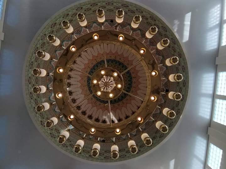 Lampu gantung masjid