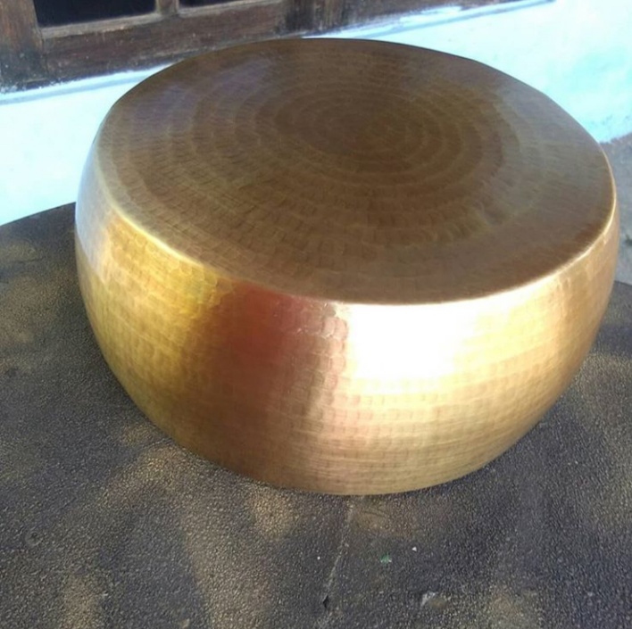 meja tembaga dan kuningan