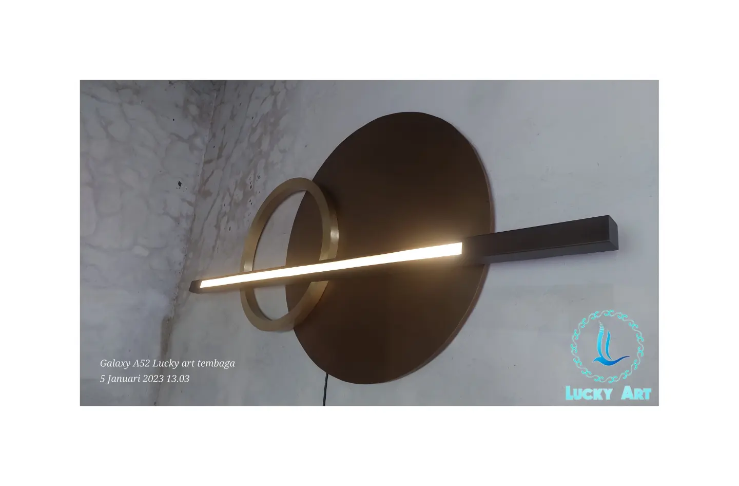 Lampu dinding