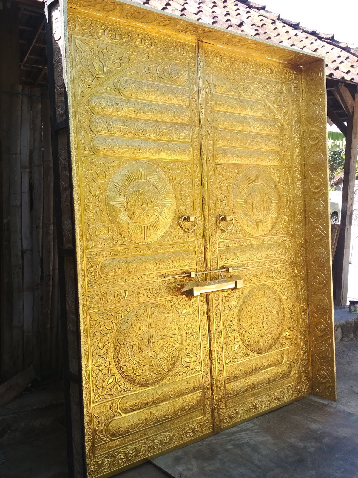 Replika pintu ka'bah