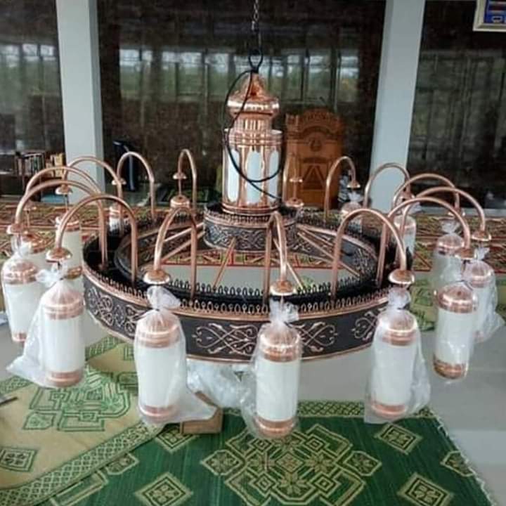 Lampu gantung masjid