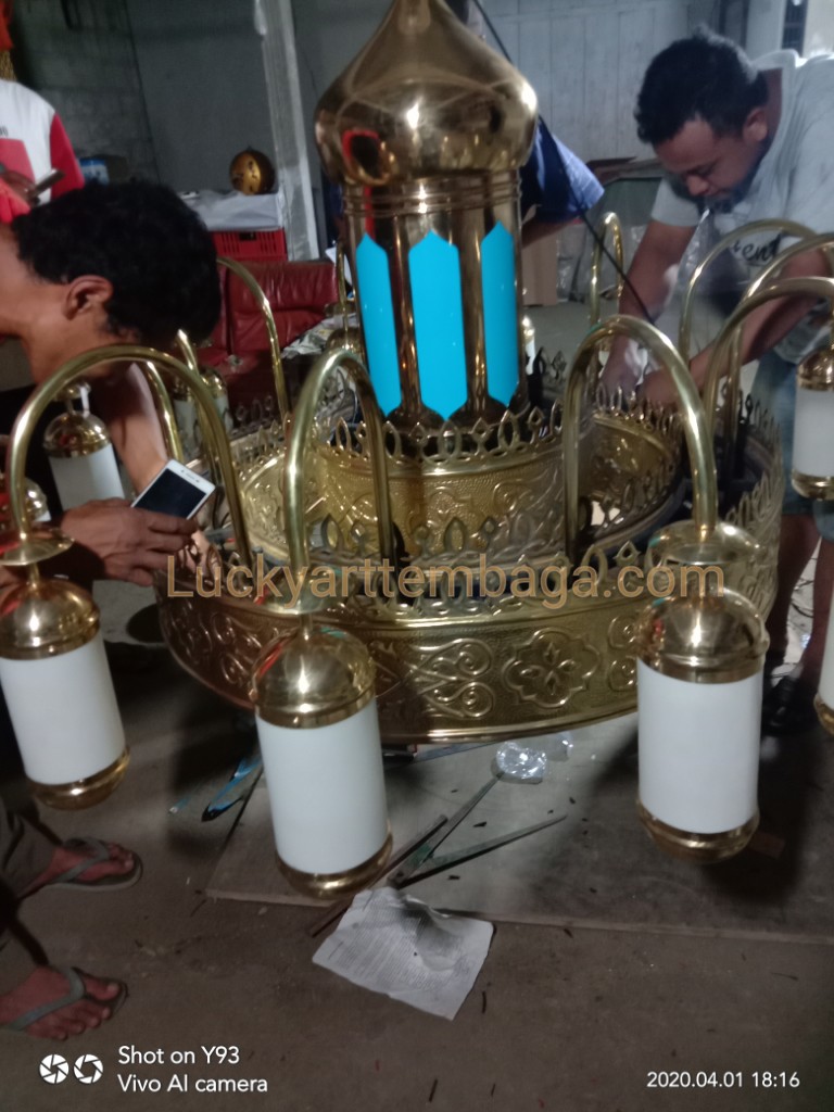 Lampu gantung masjid