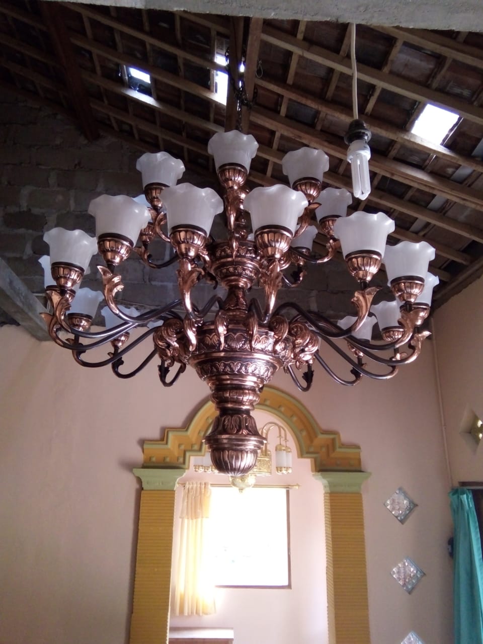 Lampu Gantung Kuningan dan Tembaga