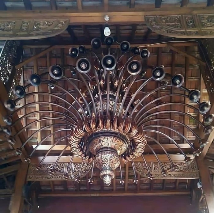 Lampu Gantung Kuningan dan Tembaga